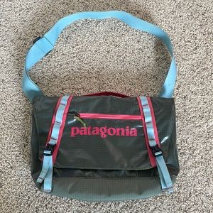 Patagonia Black Hole Mini Messenger